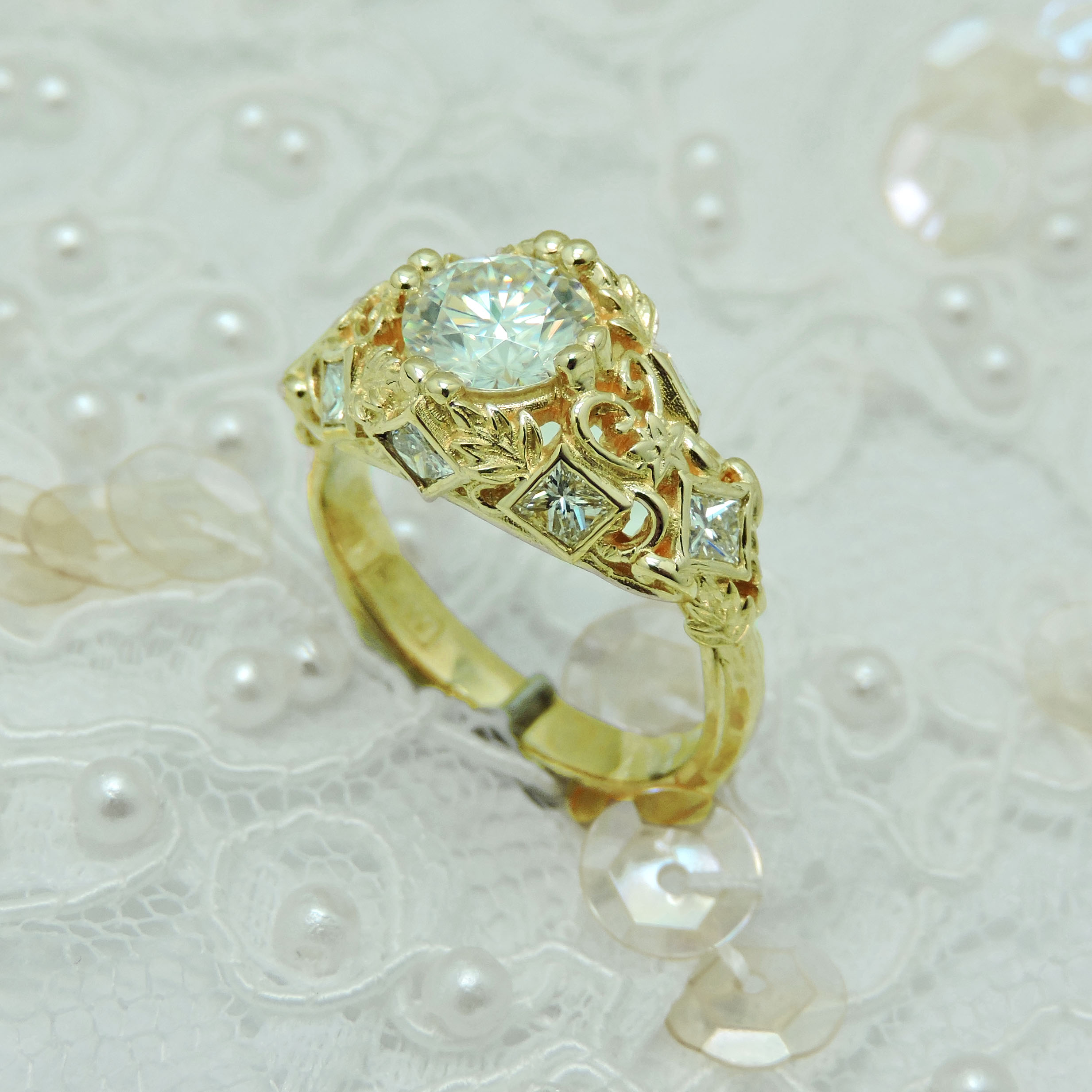 Engagement Ring Using Moissanite