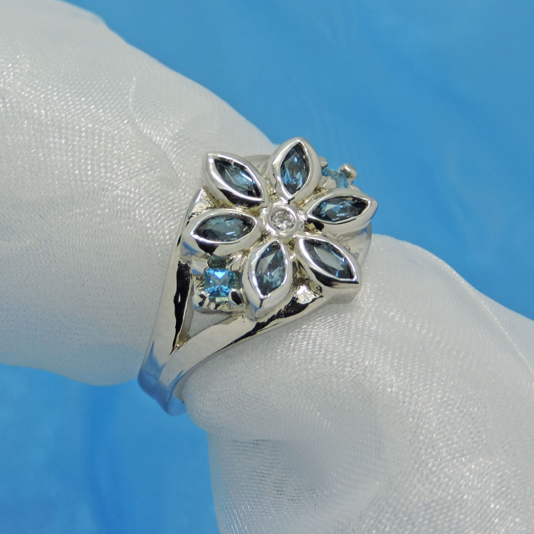 Flower-Ring-Marquise-750x750